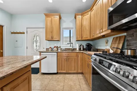 11 Pine Lane Bayville NY 11709