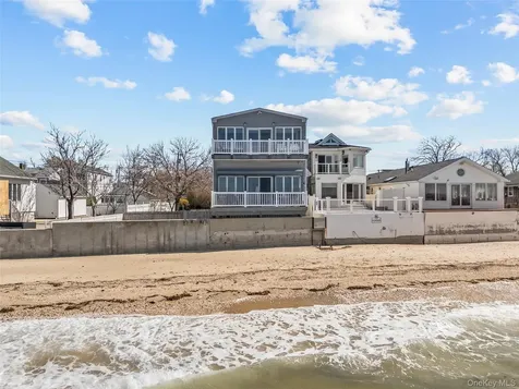11 Pine Lane Bayville NY 11709