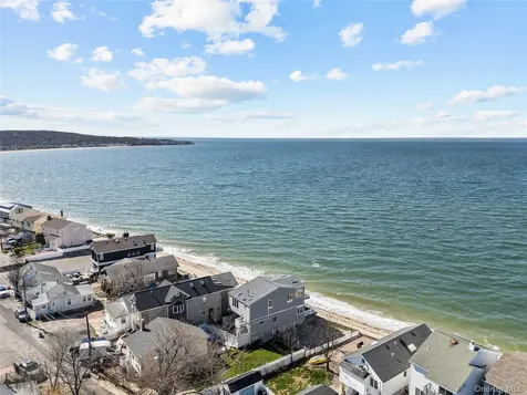 11 Pine Lane Bayville NY 11709