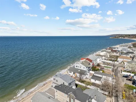 11 Pine Lane Bayville NY 11709