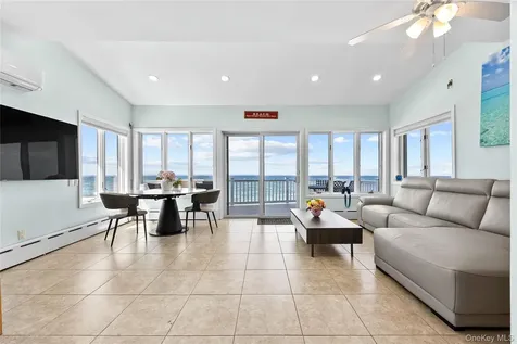 11 Pine Lane Bayville NY 11709