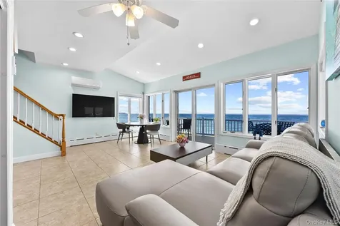 11 Pine Lane Bayville NY 11709