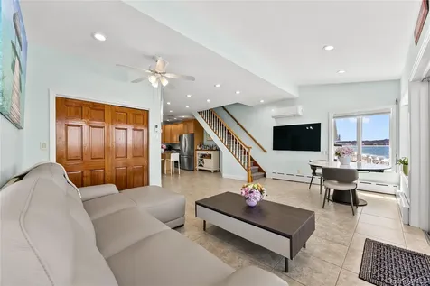 11 Pine Lane Bayville NY 11709