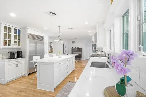 60 Hillside Lane New Rochelle NY 10804
