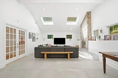 60 Hillside Lane New Rochelle NY 10804