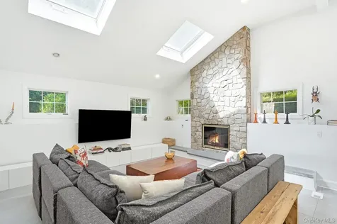 60 Hillside Lane New Rochelle NY 10804