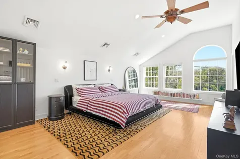 60 Hillside Lane New Rochelle NY 10804