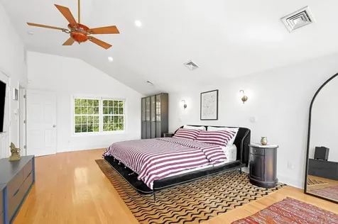 60 Hillside Lane New Rochelle NY 10804
