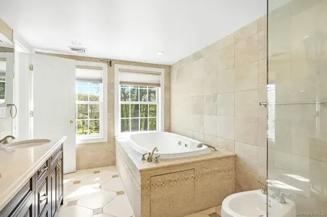 60 Hillside Lane New Rochelle NY 10804