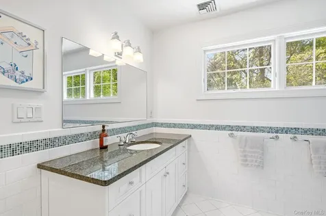 60 Hillside Lane New Rochelle NY 10804