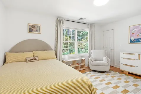 60 Hillside Lane New Rochelle NY 10804