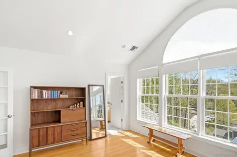 60 Hillside Lane New Rochelle NY 10804