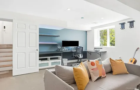 60 Hillside Lane New Rochelle NY 10804