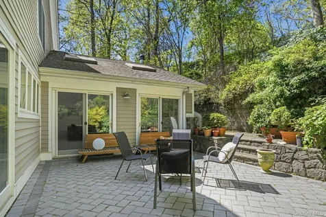 60 Hillside Lane New Rochelle NY 10804