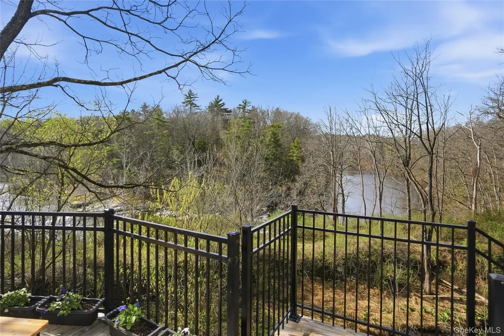 669 Route 213 Rosendale NY 12472