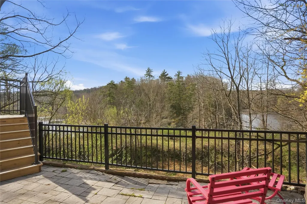669 Route 213 Rosendale NY 12472
