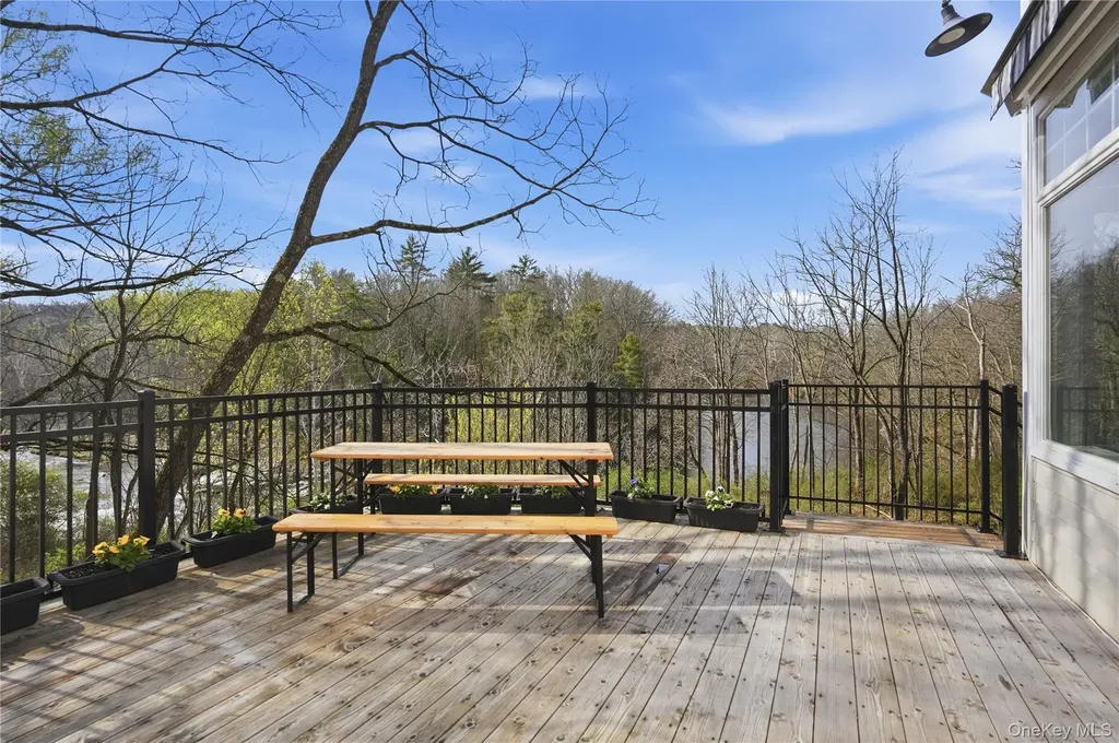 669 Route 213 Rosendale NY 12472