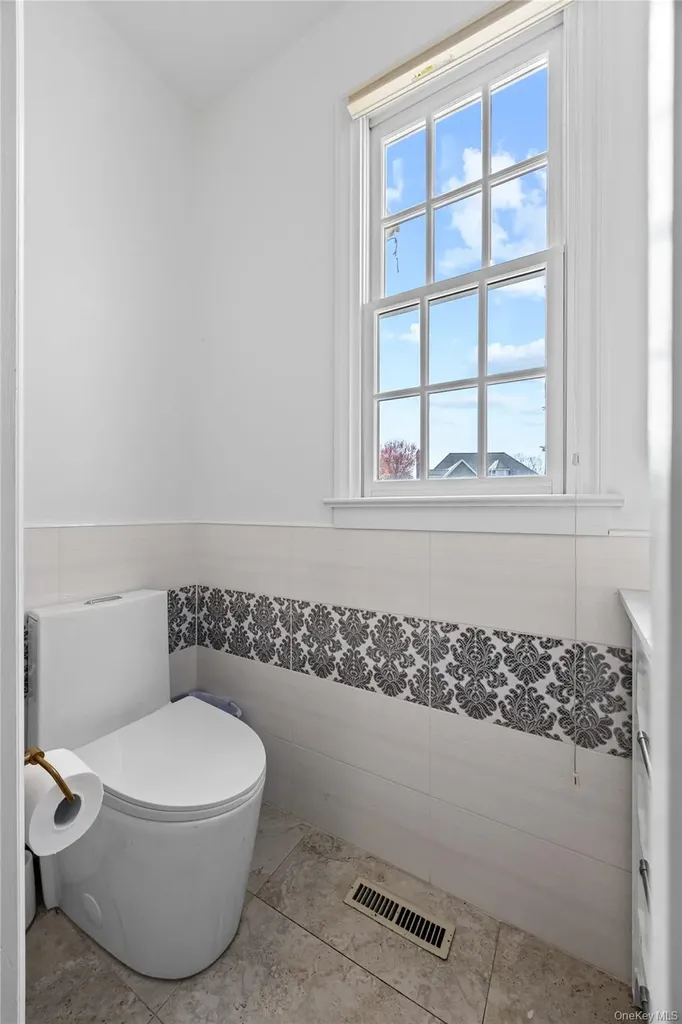 16 Mackay Way Roslyn NY 11576