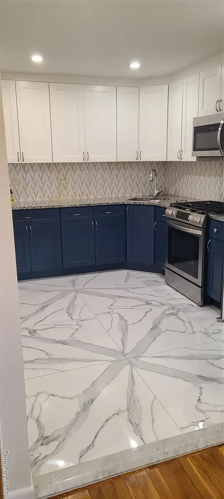 61-25 218 Street Bayside NY 11364