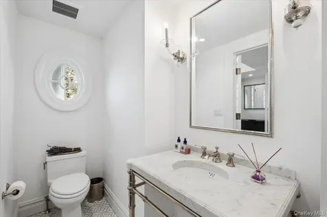 27 Kensington Road Scarsdale NY 10583