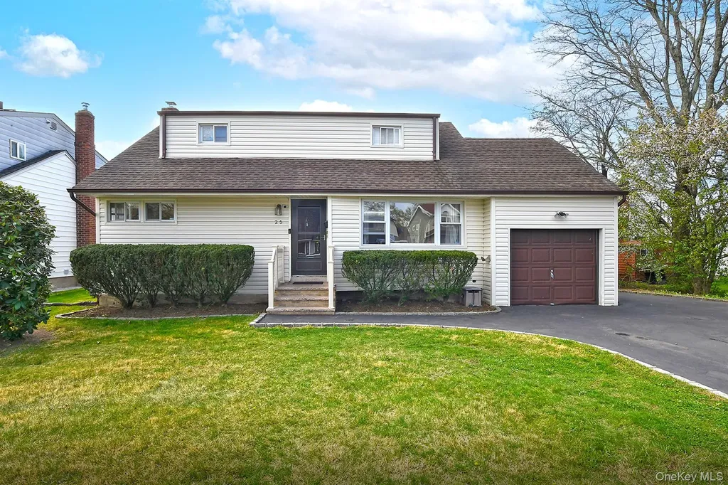 25 Lincoln Road N Plainview NY 11803
