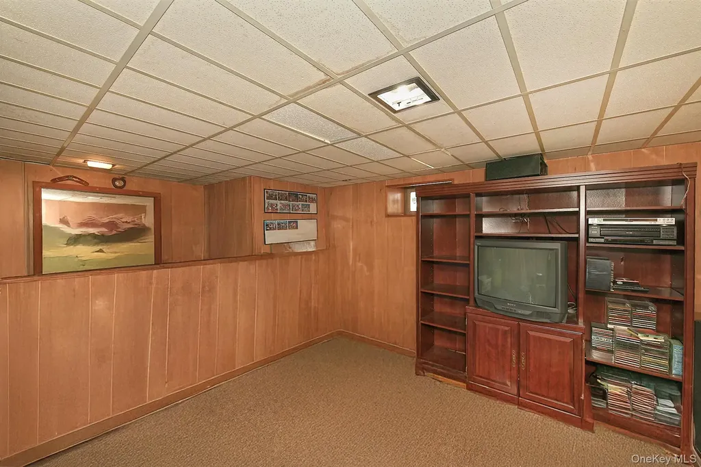 25 Lincoln Road N Plainview NY 11803
