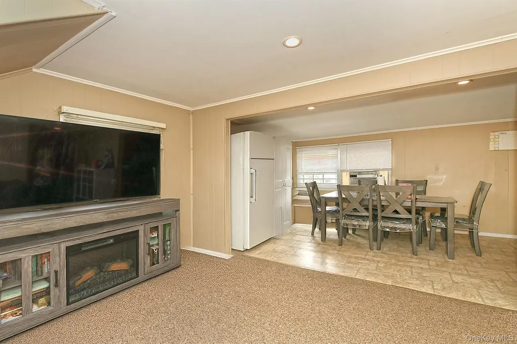 25 Lincoln Road N Plainview NY 11803