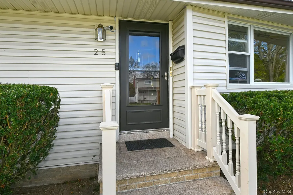 25 Lincoln Road N Plainview NY 11803