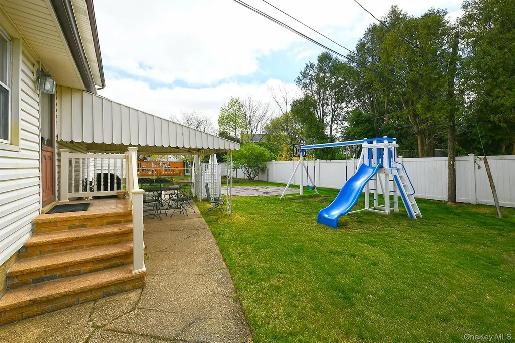 25 Lincoln Road N Plainview NY 11803