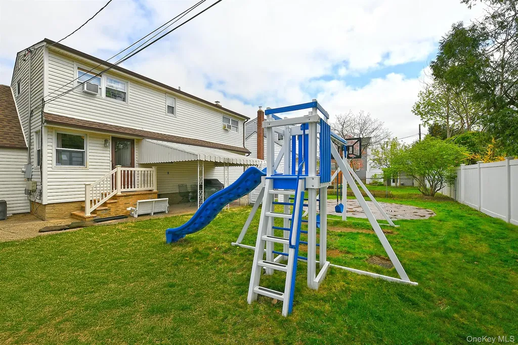 25 Lincoln Road N Plainview NY 11803
