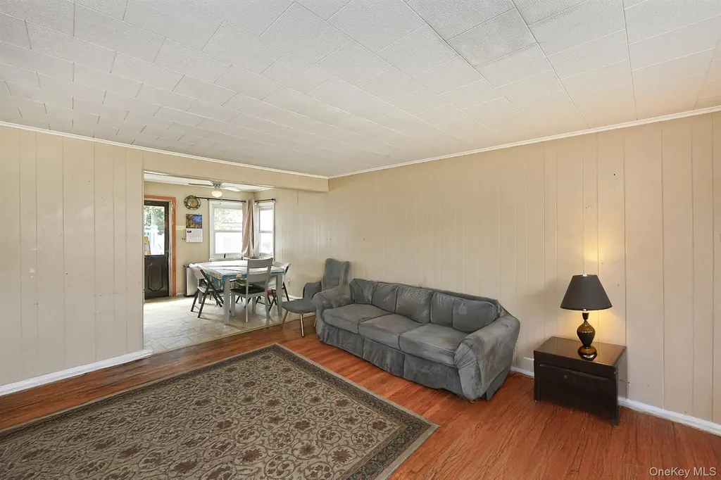 25 Lincoln Road N Plainview NY 11803