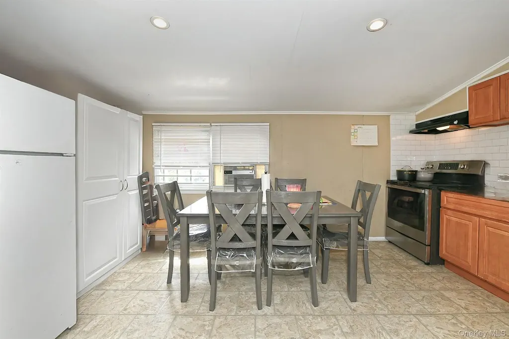 25 Lincoln Road N Plainview NY 11803