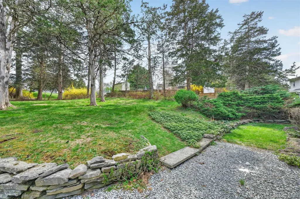 4 Scenic Drive Poughkeepsie NY 12603