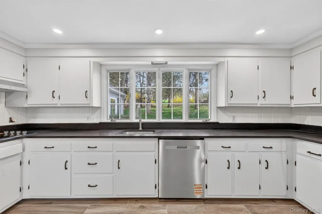 4 Scenic Drive Poughkeepsie NY 12603