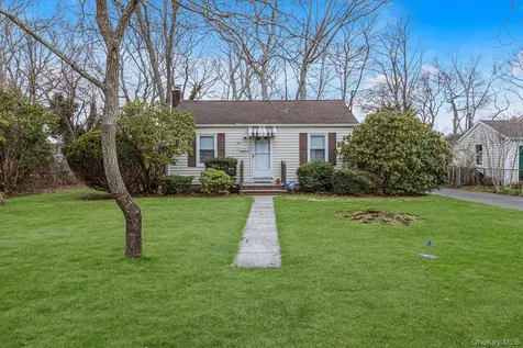 74 Country Club Road Bellport NY 11713