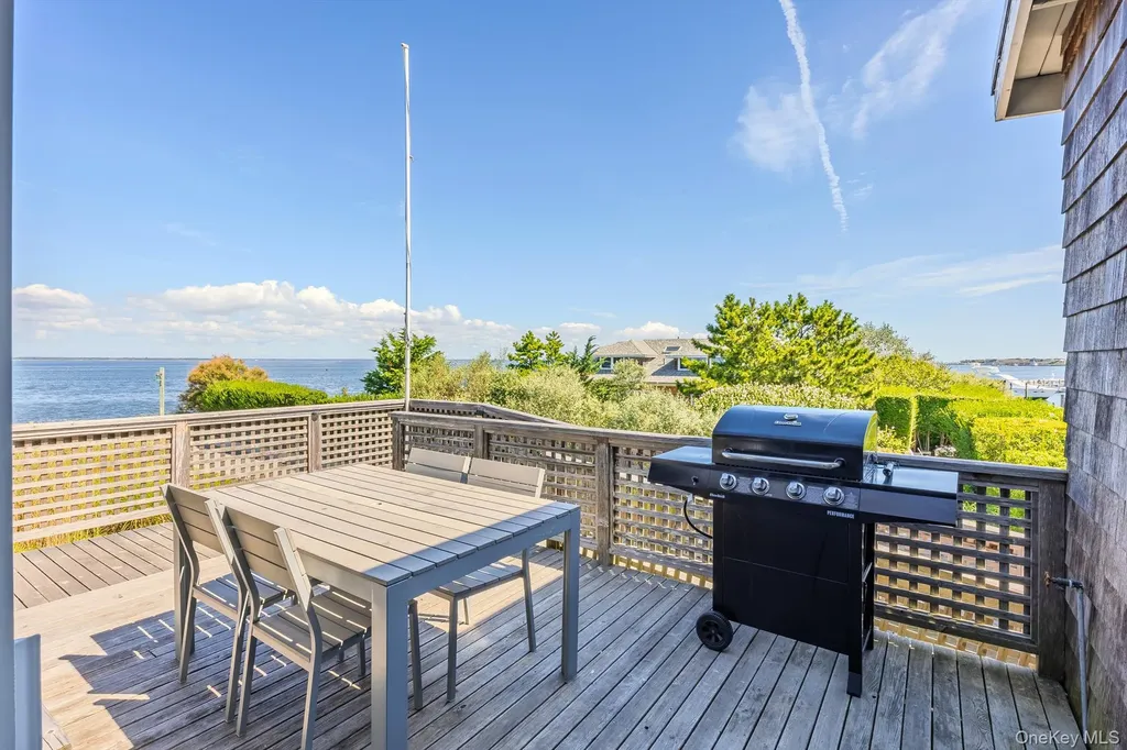 15 Dune Way Seaview NY 11770