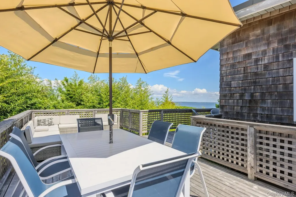 15 Dune Way Seaview NY 11770