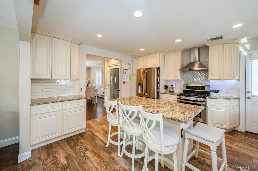 21 Crest Road E North Merrick NY 11566