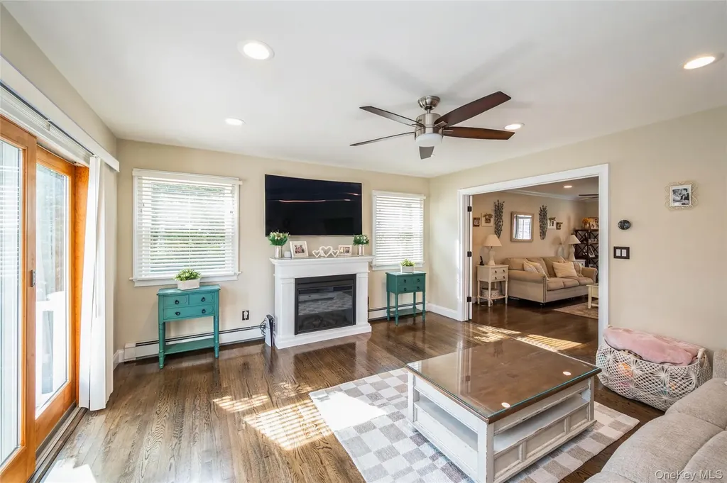 21 Crest Road E North Merrick NY 11566
