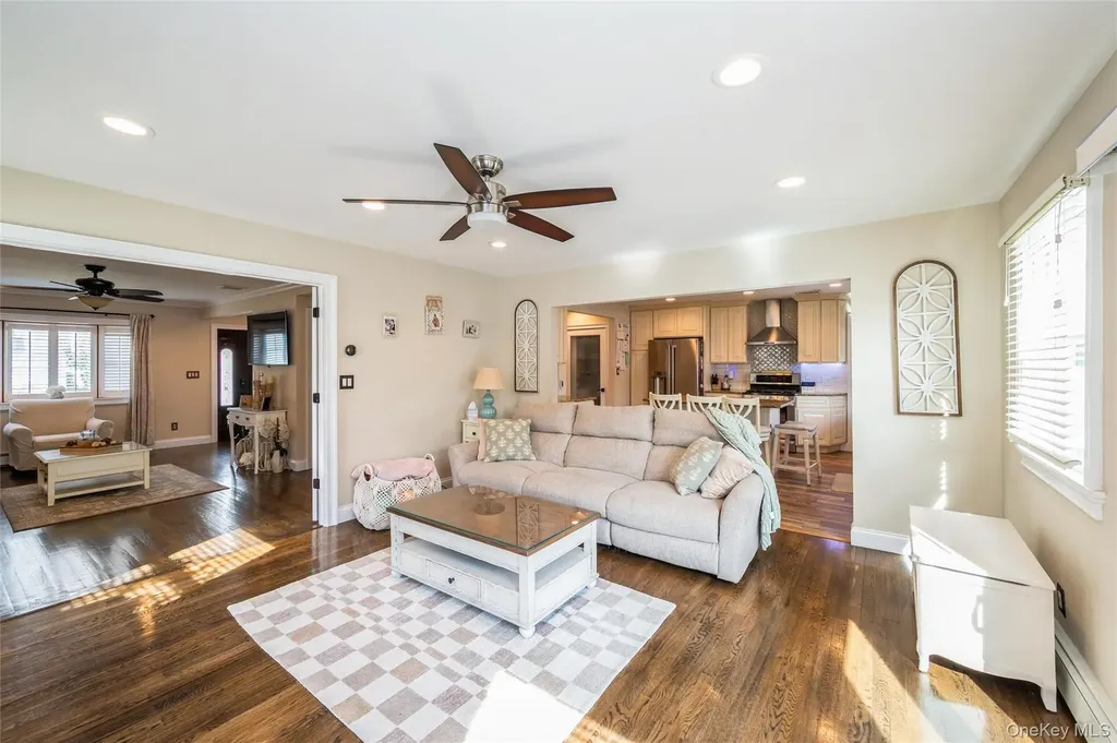 21 Crest Road E North Merrick NY 11566