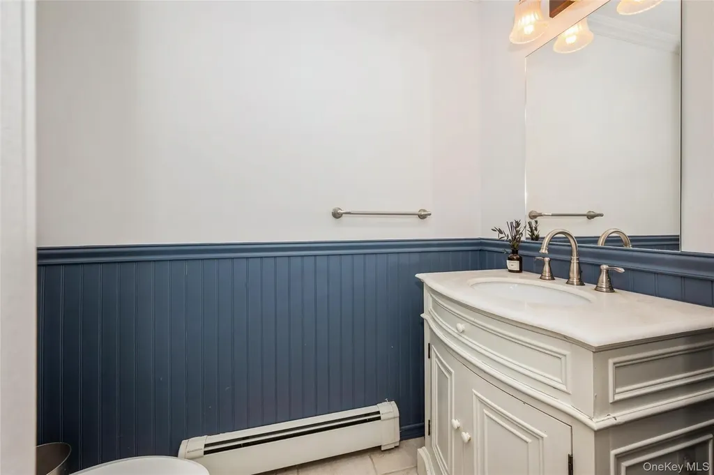 21 Crest Road E North Merrick NY 11566