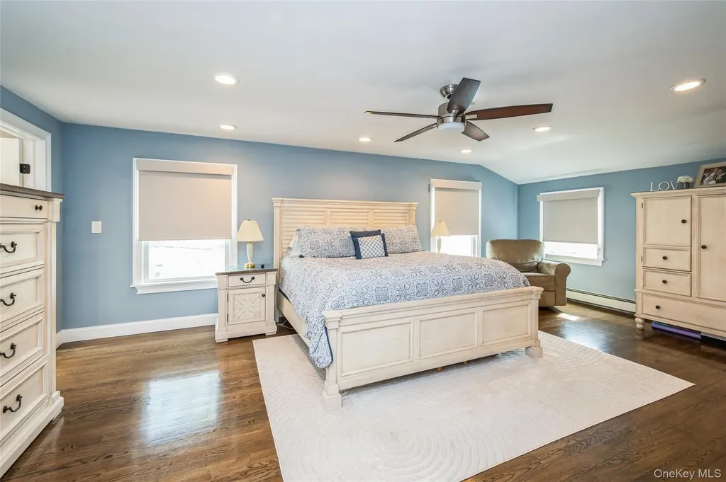 21 Crest Road E North Merrick NY 11566