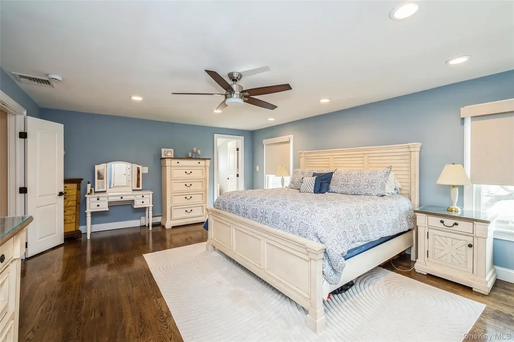 21 Crest Road E North Merrick NY 11566