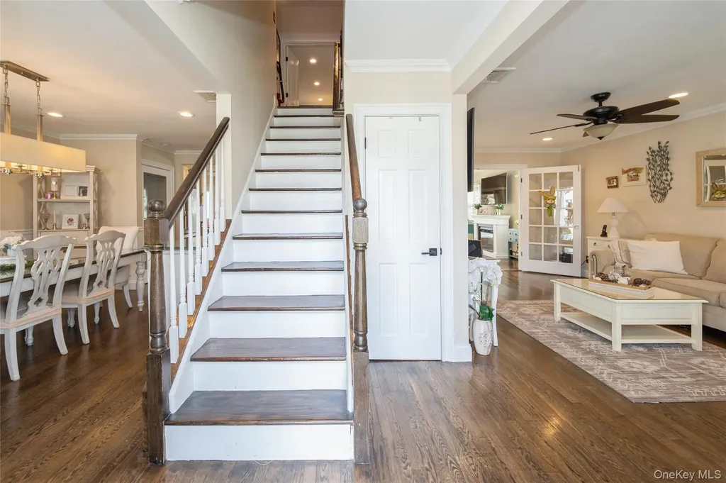 21 Crest Road E North Merrick NY 11566