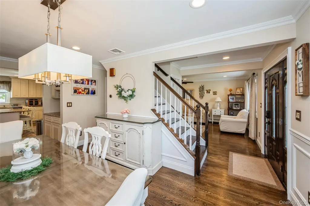 21 Crest Road E North Merrick NY 11566