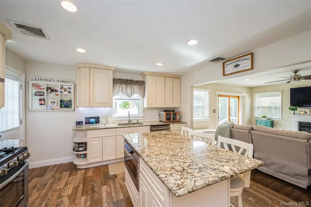 21 Crest Road E North Merrick NY 11566