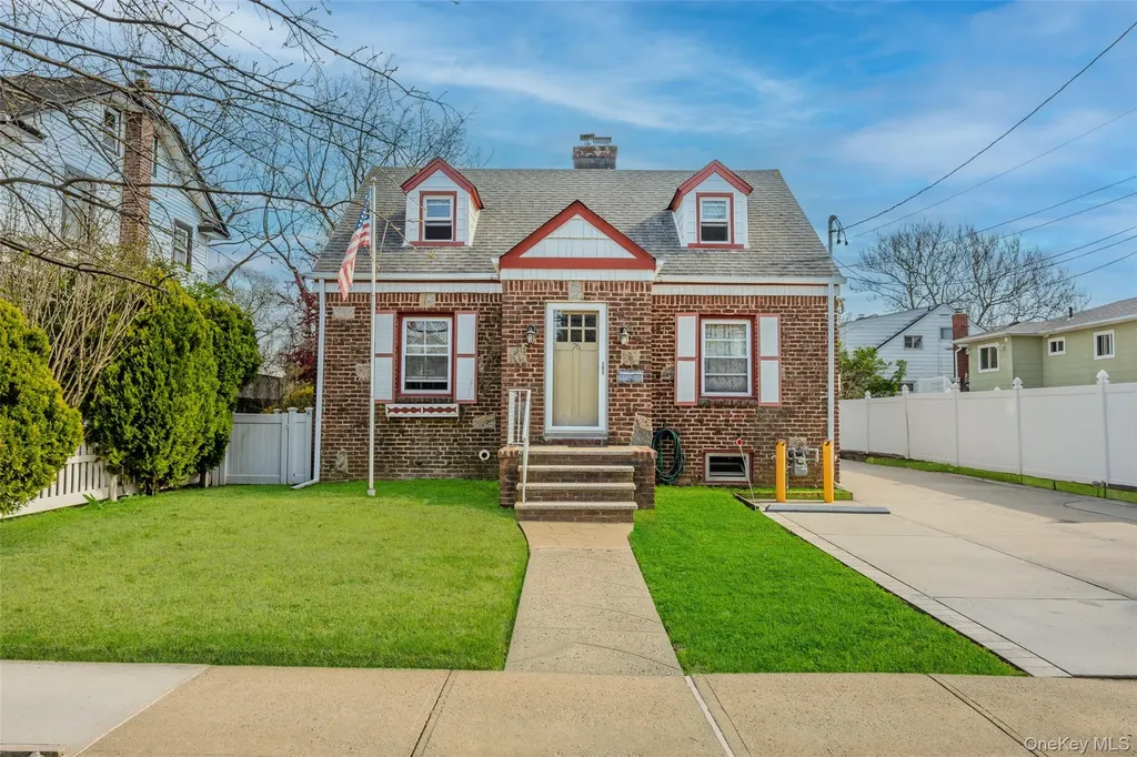 76 Davison Avenue Lynbrook NY 11563