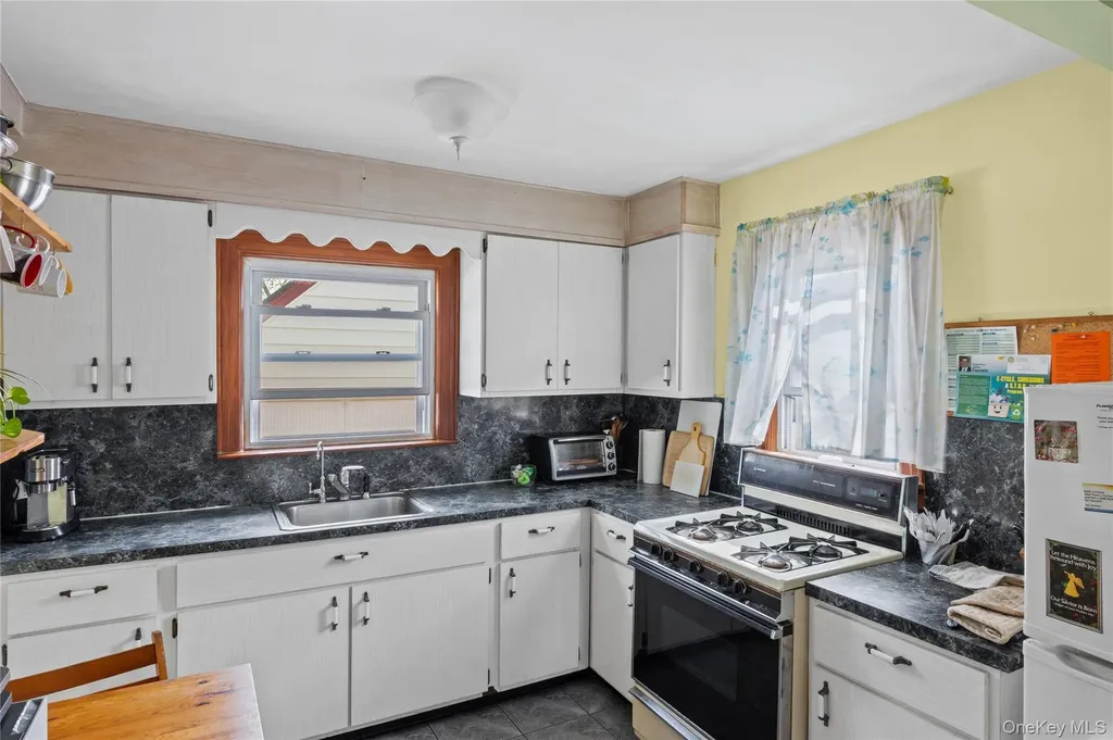 76 Davison Avenue Lynbrook NY 11563