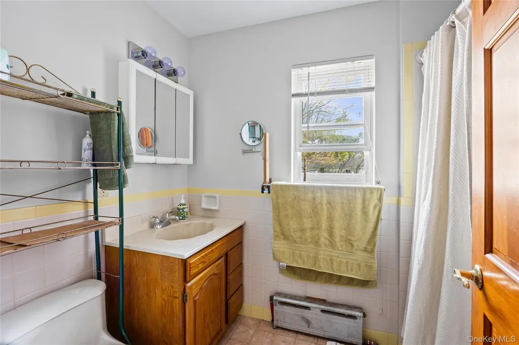 76 Davison Avenue Lynbrook NY 11563