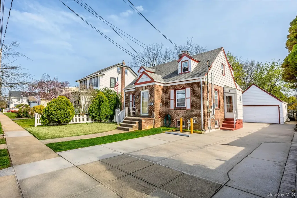 76 Davison Avenue Lynbrook NY 11563